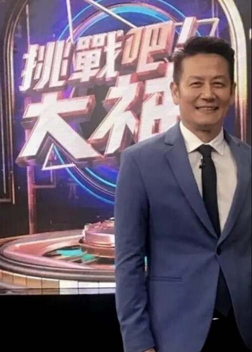 猛男草翻小母狗全程露脸丝袜情趣 - 秒播不卡站